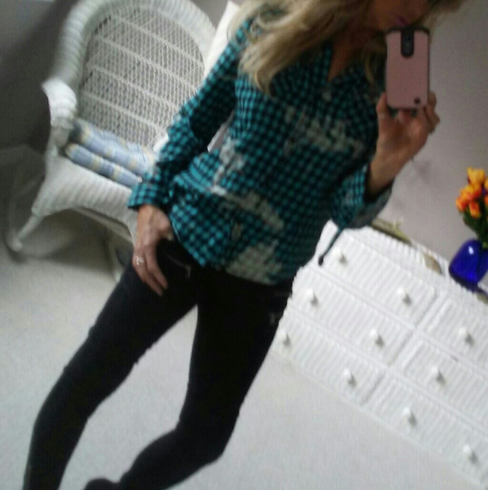 Cute flannel shirt with snap buttons..